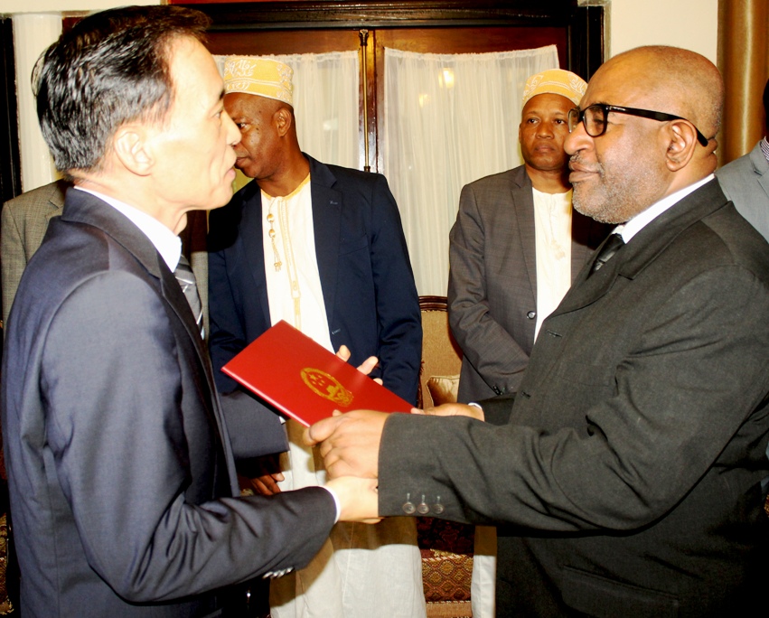 Allocution du Chef de l’Etat, à l’occasion de la présentation des Lettres de Créance du nouvel Ambassadeur de la République Populaire de Chine,